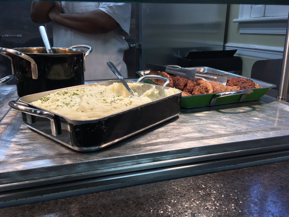 PacerDining's tweet image. Meatloaf or ravioli: which will you choose? #ravioli #mashedpotatoes #biscuts #greenbeans #great #food #eat #pacerdining #lunch #wpu #peace #dininghall