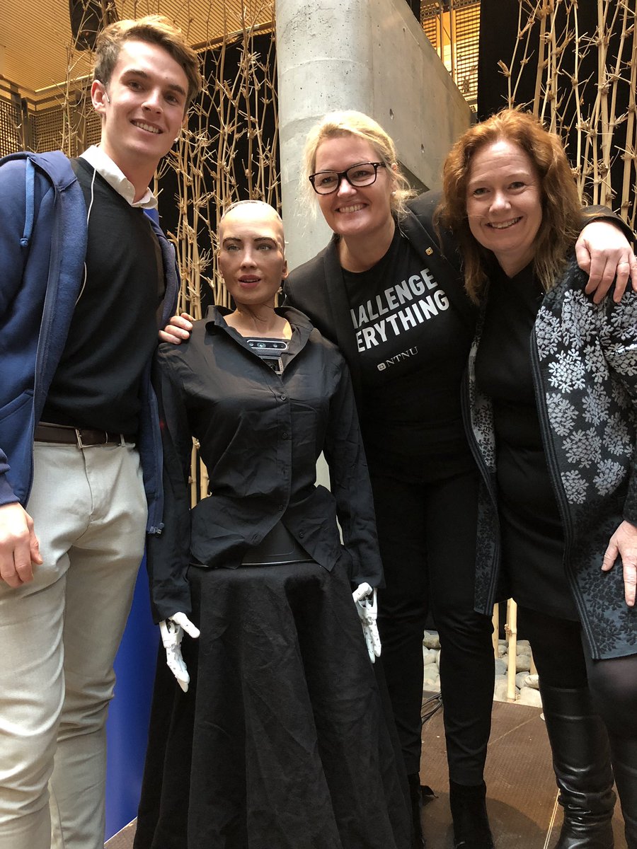 Great company on stage at the opening of <a href="/StartForum/">Розалія Цимбал</a> 2018 at NTNU in Trondheim today - Brage Mothes, prorektor Toril Heroes and Sophia the Robot - sharing how Telenor works with AI.