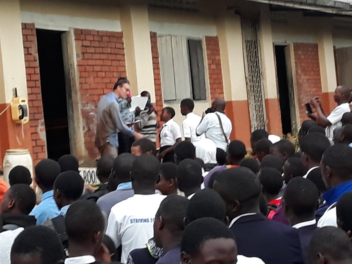 welly_raglan's tweet photo. Kindly invited to stay on for the Royal Giant Speech Day. Rattray asked up to fulfil the @Welly_Master role delivering prizes to some exceptional students. Like all such auspicious occasions, this was a wonderful mix of celebration, decorum and good humour. #Inspiration https://t.co/ZAkiWYXVn1