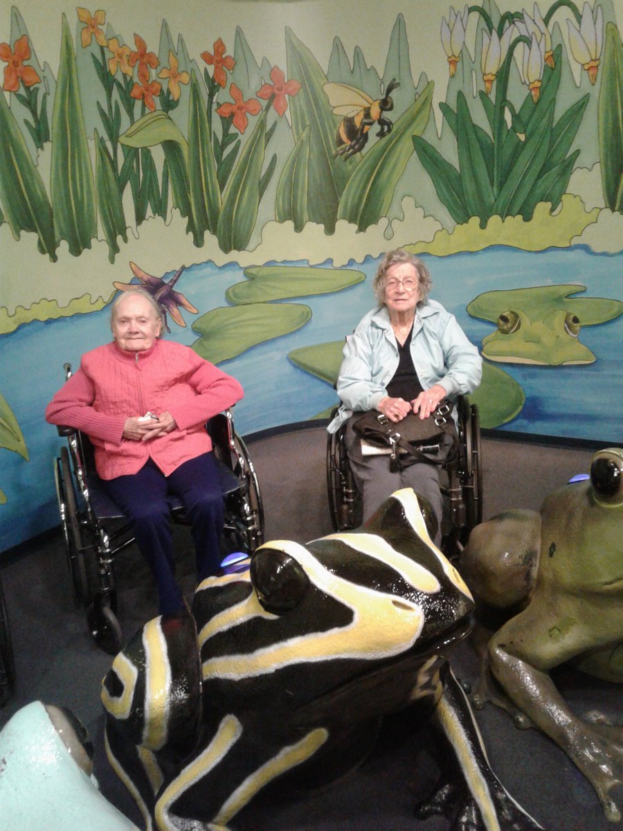 MilestoneRetire's tweet photo. Our residents at Symphony at Center in Dayton, Ohio had a blast at the @NewportAquarium. They got to see #sharks, unique fish, and #penguins! #SeniorCare #MilestoneRetirement https://t.co/XB3t3Axu9k