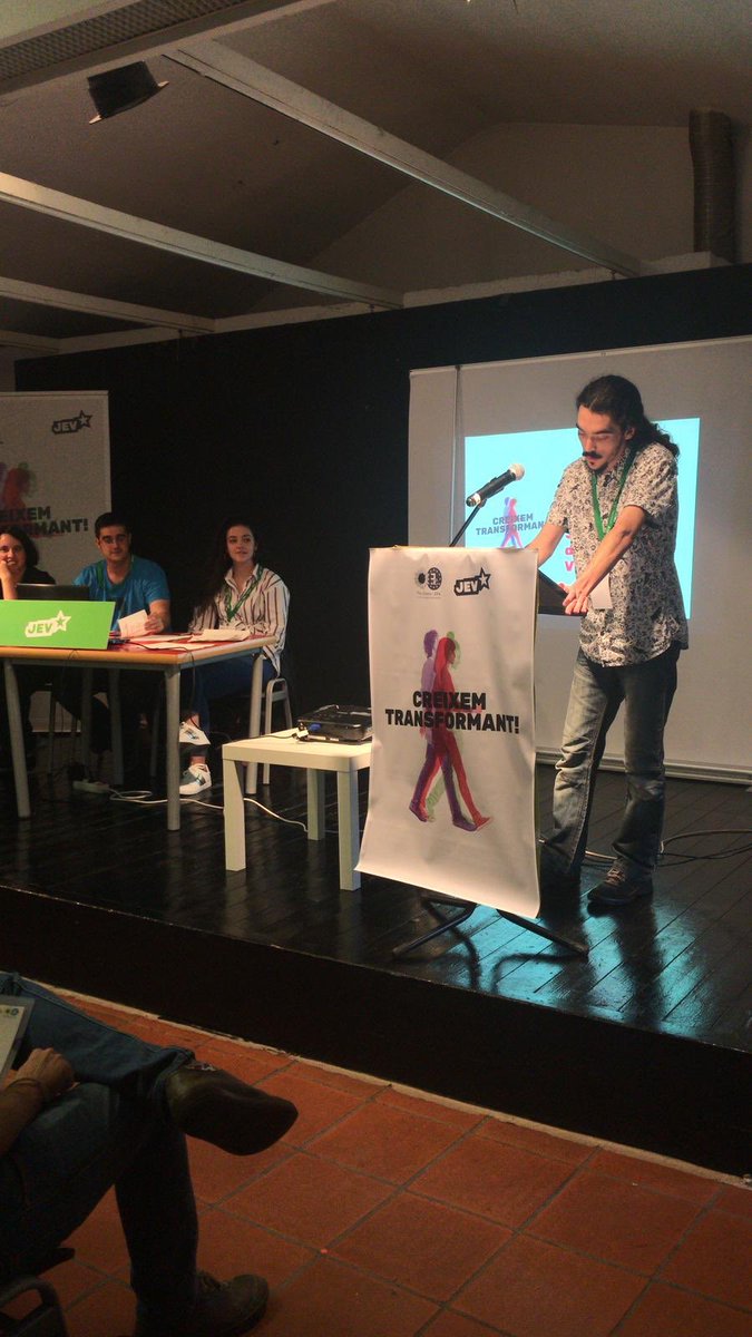 JovesEco's tweet photo. 💬 @JoanSenan presenta les valoracions de @JEVdelCamp, celebrant l’èxit d’actes organitzats en el territori, com Chrysalis, durant aquest mandat. https://t.co/1cwsQ9nizR