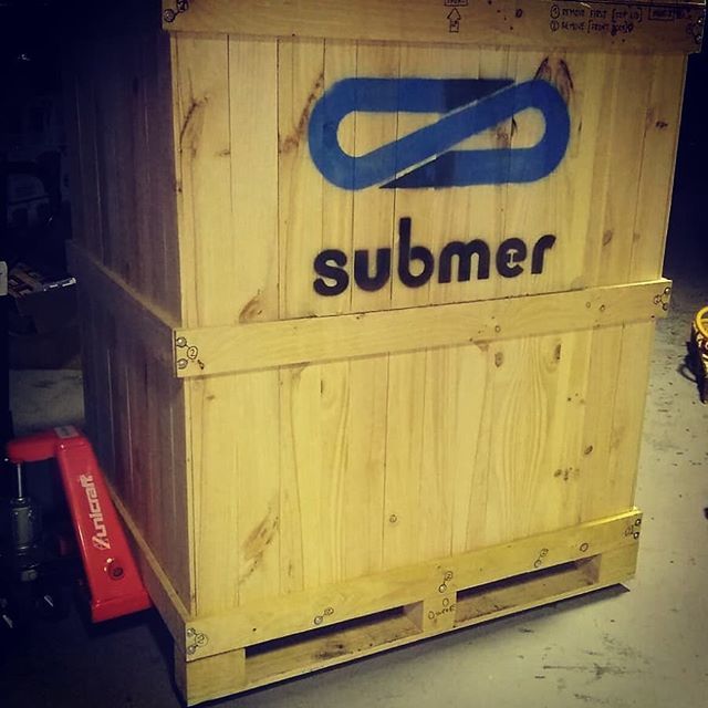 submertech's tweet photo. London Calling... @dcd_apac London 5-7 Nov 2018. New packaging. New logo. Same old good Immersion Cooling solution by Submer.
#immersioncooling #datacentercooling #datacenter #smartpod #cryptopod #cleantech #puebetterthan1point03 #nextgenerationdatacenter #datacenterdynamic… https://t.co/lLKDdTtaUw