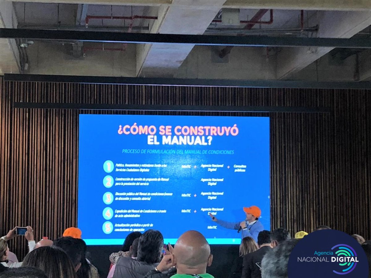 ANDigital_Col's tweet photo. 📍En @Col4punto0 el director de @GobDigitalCO @crozo explicó ante los CIO’s cada uno de los #ServiciosDigitales de #InteroperabilidadSCD #CarpetaSCD y #AutenticaciónSCD y los beneficios que ofrecerán para mejorar la relación del Estado con los ciudadanos #ElFuturoDigitalEsDeTodos https://t.co/6DP6G4ZVOW