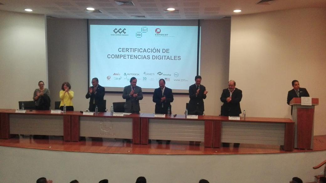 cceoficialmx's tweet photo. Concluye la entrega de Certificación de Competencias Digitales. https://t.co/SU2IGw7l0M https://t.co/RTc1nsDEdq
