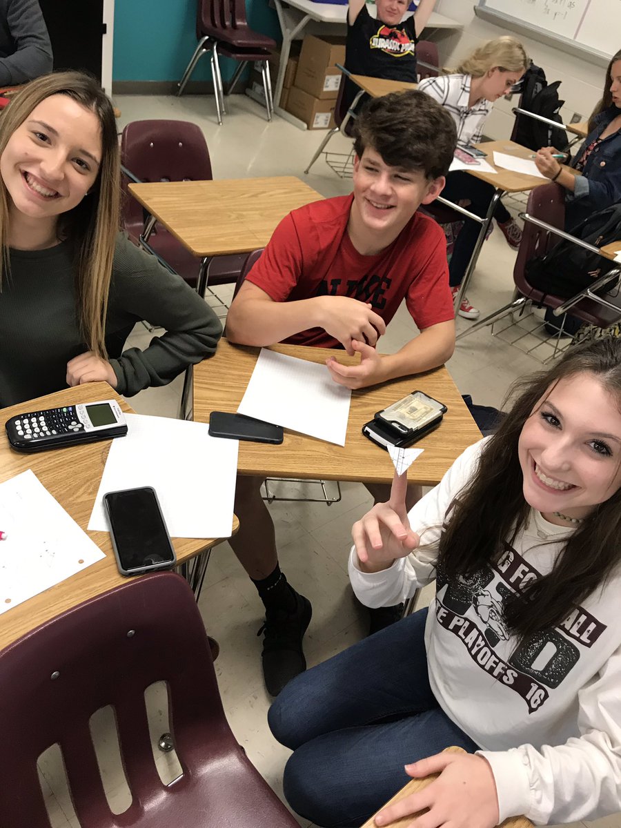 MsWallace__'s tweet photo. Finding the centroid of a triangle today in Geometry! #ALLINMHS https://t.co/9DtYC4olfp