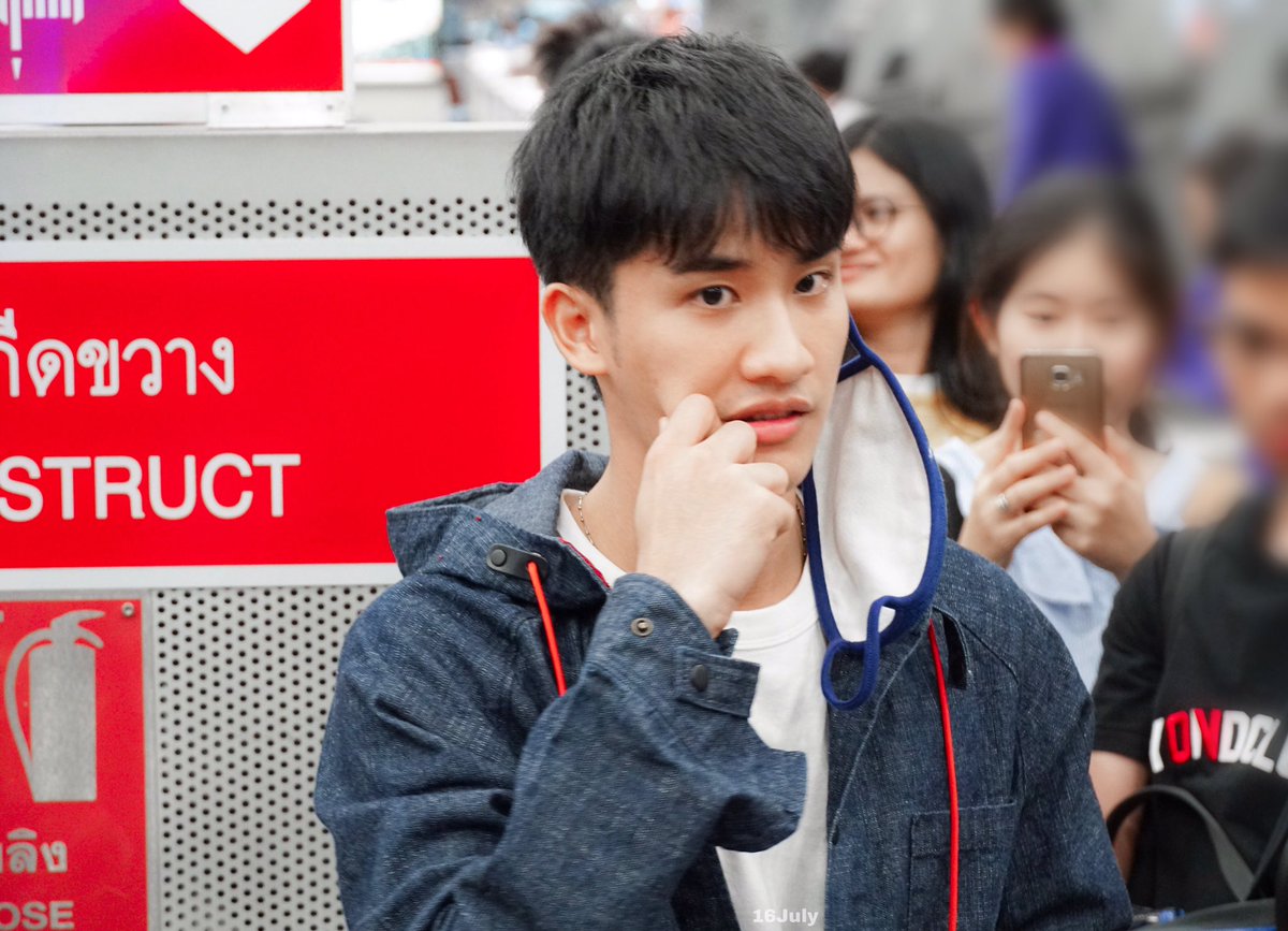 16july_me's tweet photo. ทำดึงแก้มเล่นแบ้ว น่ารักมากเลยมั้ง?
.
.
.
ใช่น่ารักมากกกก😭 
#Tawan_V #ชาวบ้าน #เตนิว #โพก้า https://t.co/nNqfXrwDDz