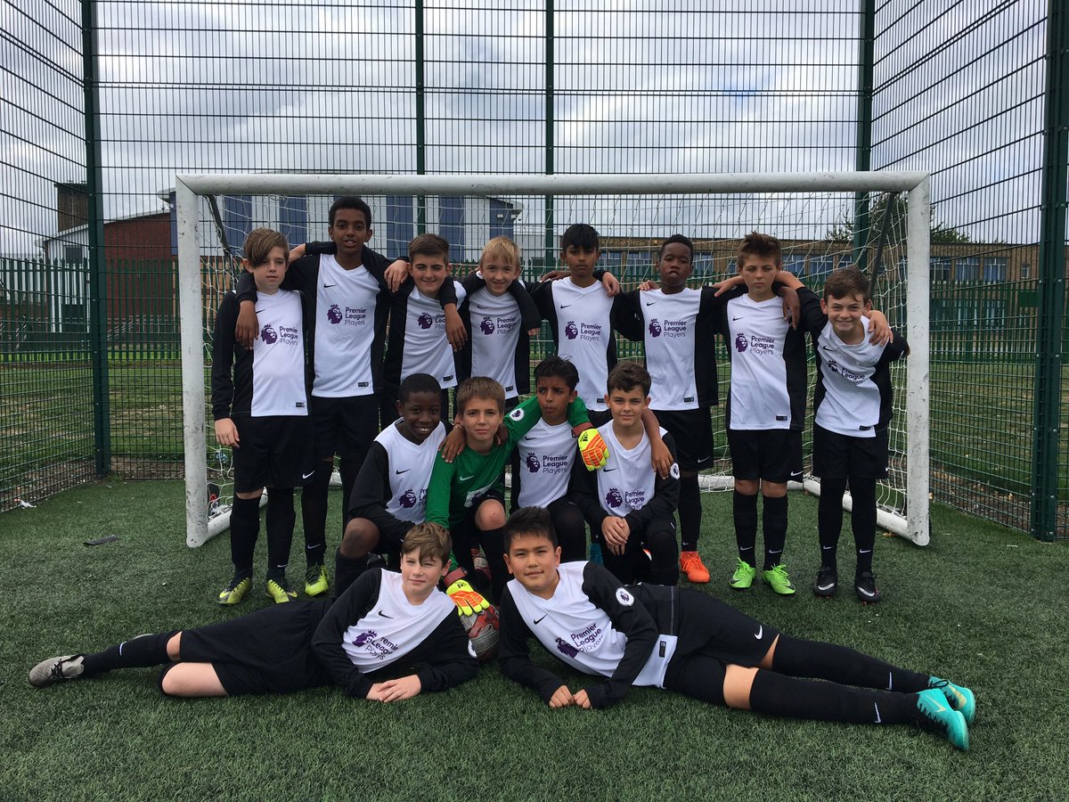 TGSA Year 8 football team showing off the new kit.  Great performance by the team, well done 👍