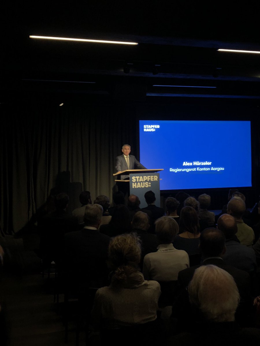 «Die Ausstellungen, die breite Bevölkerungsschichten ansprechen, machen das Stapferhaus zu einer der wichtigsten Kulturinstitutionen im Kt. Aargau, ja über die Kantonsgrenzen hinaus.» Alex Hürzeler, Regierungsrat des <a href="/kantonaargau/">Kanton Aargau</a>, an der Eröffnungsfeier des neuen Stapferhauses
