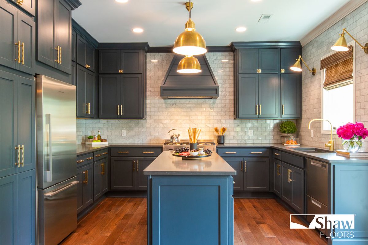 Our friends at #ShawFloors are basking in the limelight after their beautiful flooring was featured on last night’s episode of Property Brothers: Buying + Selling - Foothills hardwood in Sierra stole the show! #hardwood #flooring pbxx.it/JbmWQG