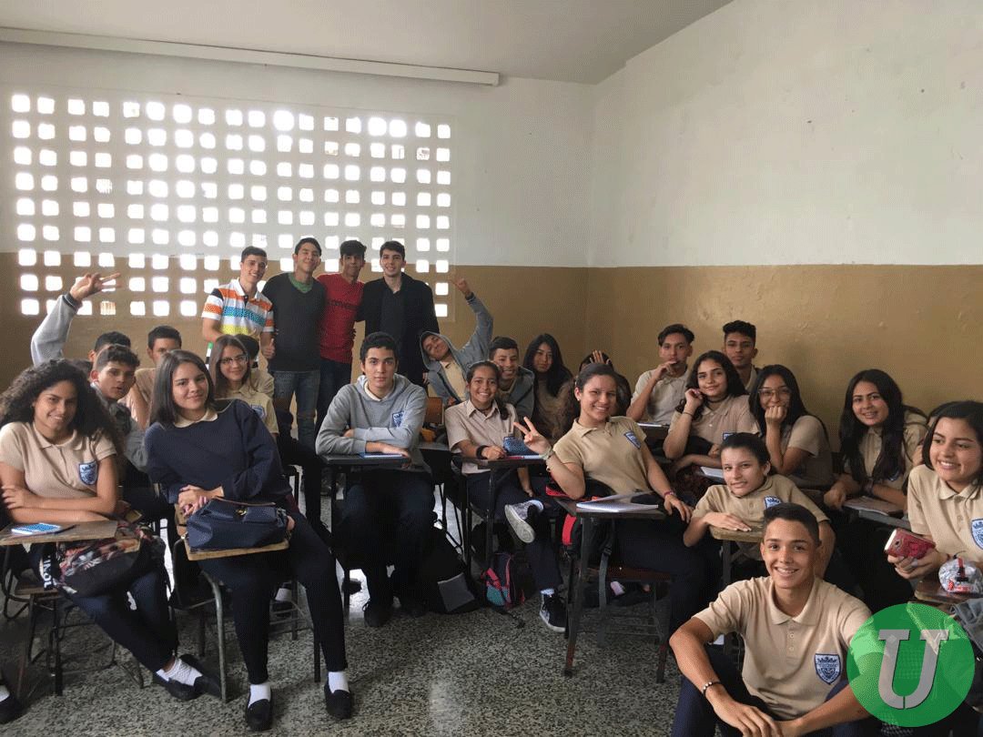 UnivcoinTeam's tweet photo. Los protagonistas de hoy, los alumnos del colegio del @Avemarianos  llevando a cabo charlas educativas sobre criptomonedas. 👏 https://t.co/HwjvEPNGnt