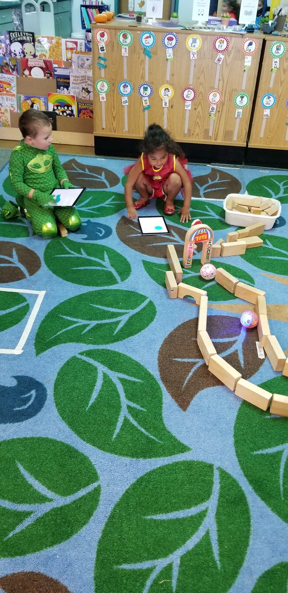 merriman0623's tweet photo. Sphero fun @LamarEEC. Creating and navigating an obstacle course. @LTavarezECISD https://t.co/UYhXekHIBX