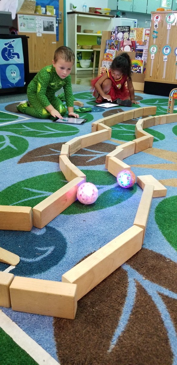 merriman0623's tweet photo. Sphero fun @LamarEEC. Creating and navigating an obstacle course. @LTavarezECISD https://t.co/UYhXekHIBX