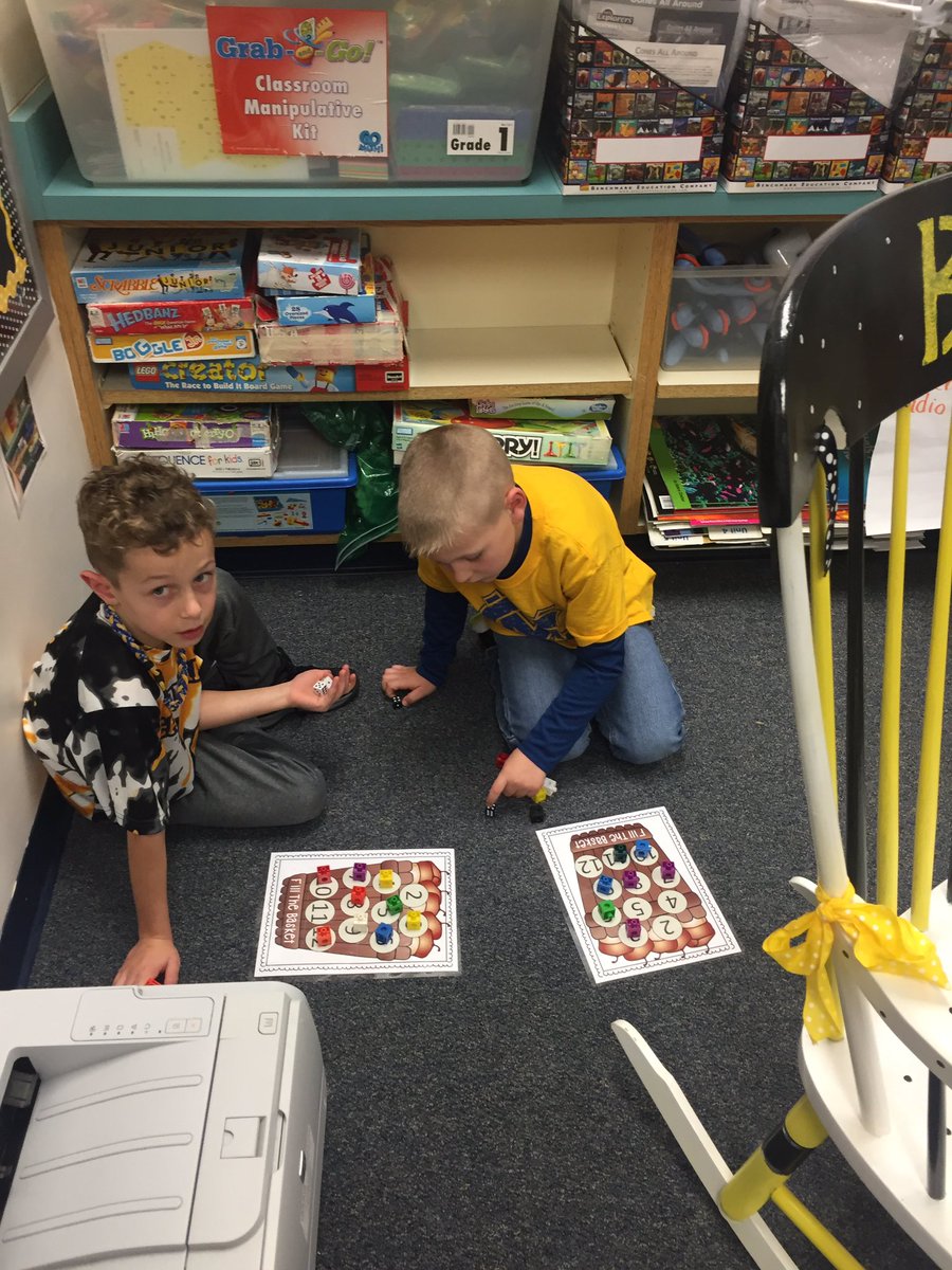 BowenHanson's tweet photo. Math centers to practice addition     #bowensbusybees https://t.co/hvyHHuxiTp
