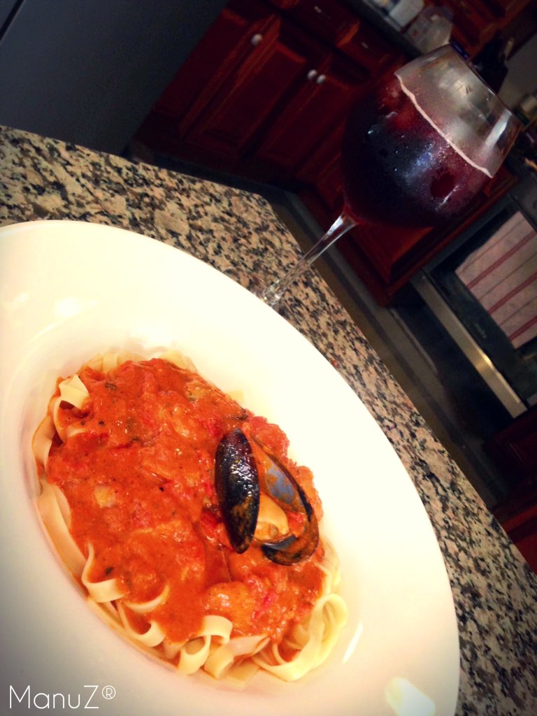 bbmanuz's tweet image. Miren, #CuandoConectoCon con la pasta, no hay quién nos desconecte. #FoodPorn Fetuccini con Frutti Di Mare. #MamaMia 👨🏻‍🍳