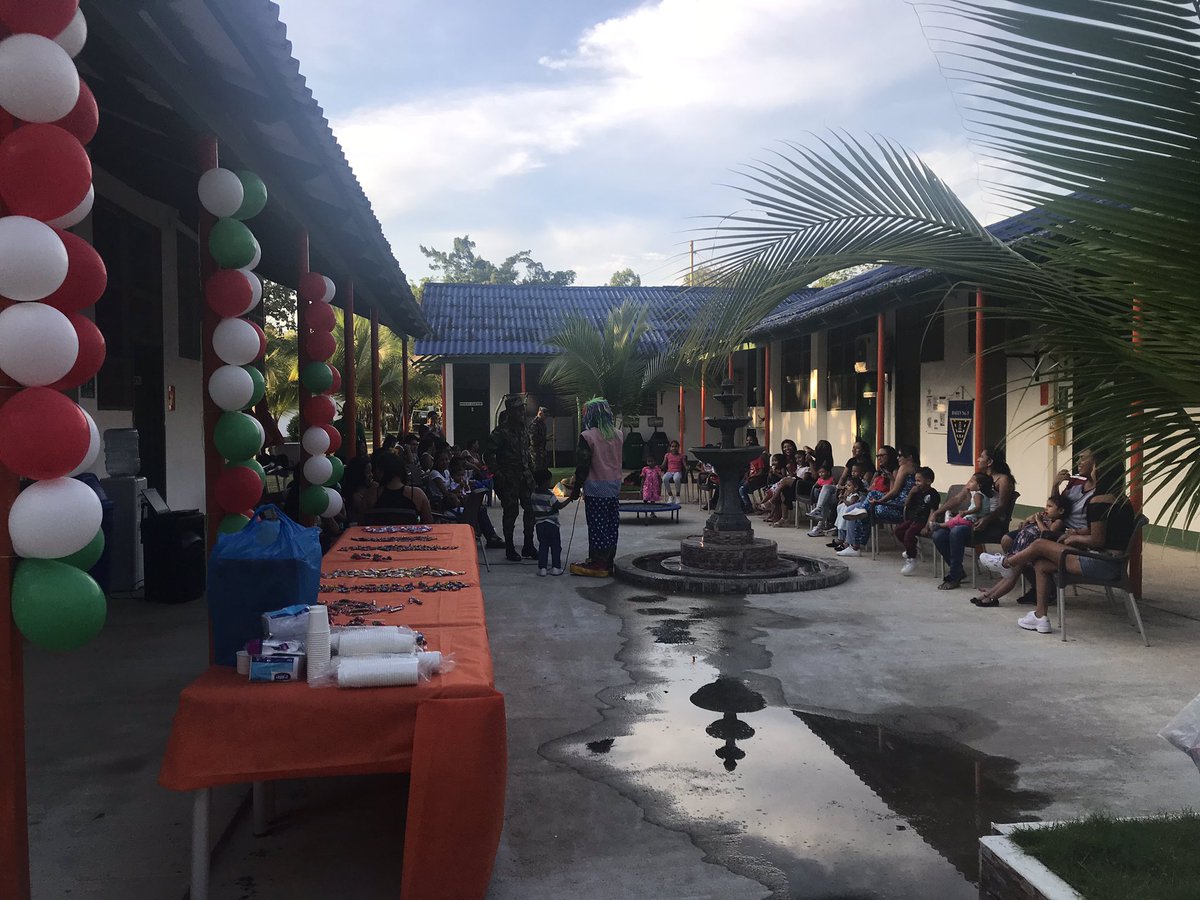bienestarCFMA3's tweet photo. Una Tarde recreativa, una tarde Dulce con nuestros pequeños, donde disfrutamos de payasos, brinca brinca y muchos dulces☺️🤤☺️🍧🍡🍨🍫🍬🍭 https://t.co/5tFJu19r0l