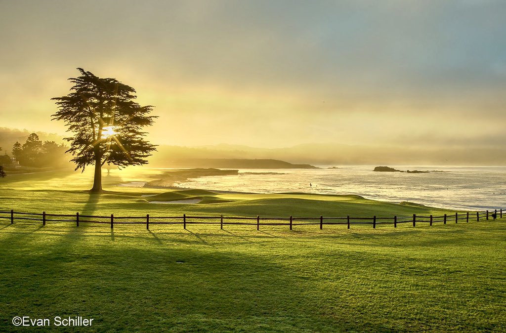 Evan_Schiller's tweet image. Sunrise on the 18th...just @PebbleBeachGolf doing her thing this morning. Thankful to have been there.  #pebblebeachgolf #sunrisemagic