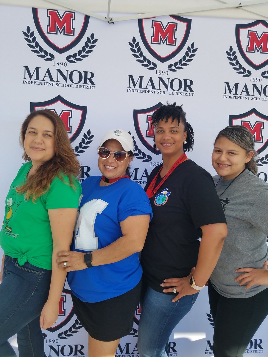 MEELCParLiaison's tweet photo. Some of the parent liaisons at the MISD Night out #MISDnightout #dreambigdomore @ManorISD #parentenvolvement #MES #OME #BTE #DES https://t.co/96TFYYm6Hs