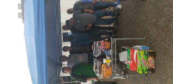 DelegateHorn's tweet photo. @lchspride come get some free Frostop Hot Dogs with me and Mayor Flimsy!!!! https://t.co/0zwlb7C5nB