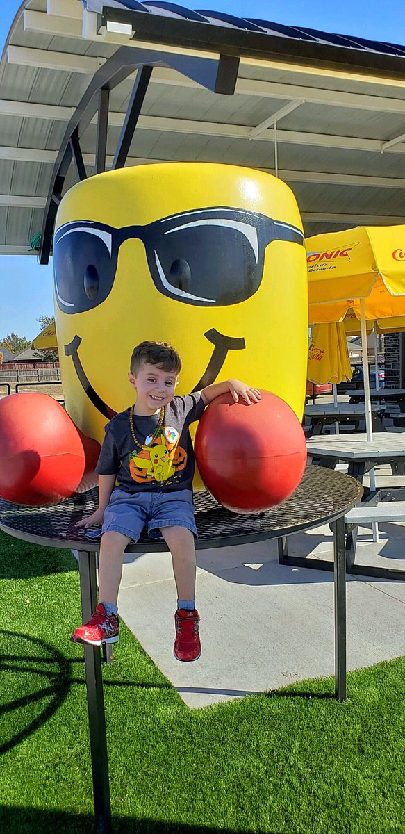 cesleajo's tweet photo. @SonicAmarillo  @sonicdrivein 
#pikachu #halloween #friday #weekend #lunch #threenager #almostfour #tatertot #handsome #loml #itsaGthing #october #fall #earlyvoting https://t.co/q7HQk5j0tV