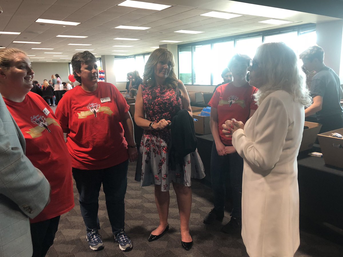 soldiersangels's tweet photo. Our team leaders meeting founder Patti Patton-Bader. @pattibader #15yearsofsupport #SoldiersAngels #SupportourTroops #SupportourVets https://t.co/M2KBSMuez3
