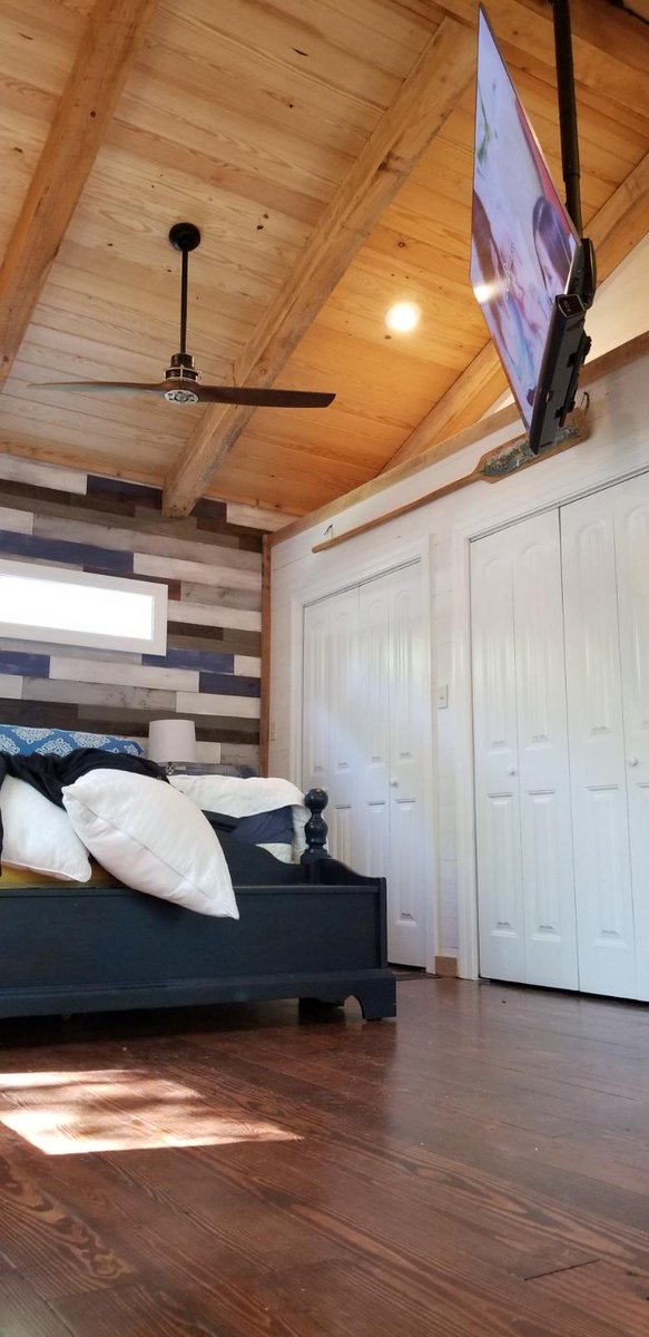 AVInnovators's tweet image. Floating TV....Yes it is! Have a unique room, decor or limited space? Call us for a solution.  There are more solutions than problems, right? #avilafayette