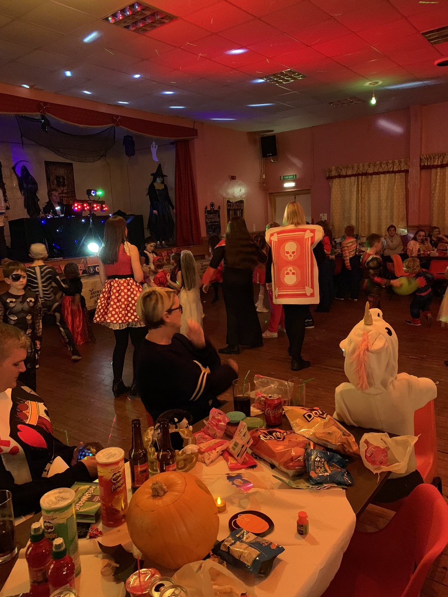 janicecorra1's tweet photo. Well what a great night the groups first event hall full , laughs and dancing @corrascot @Castlehill19 https://t.co/msDFudiZ3V