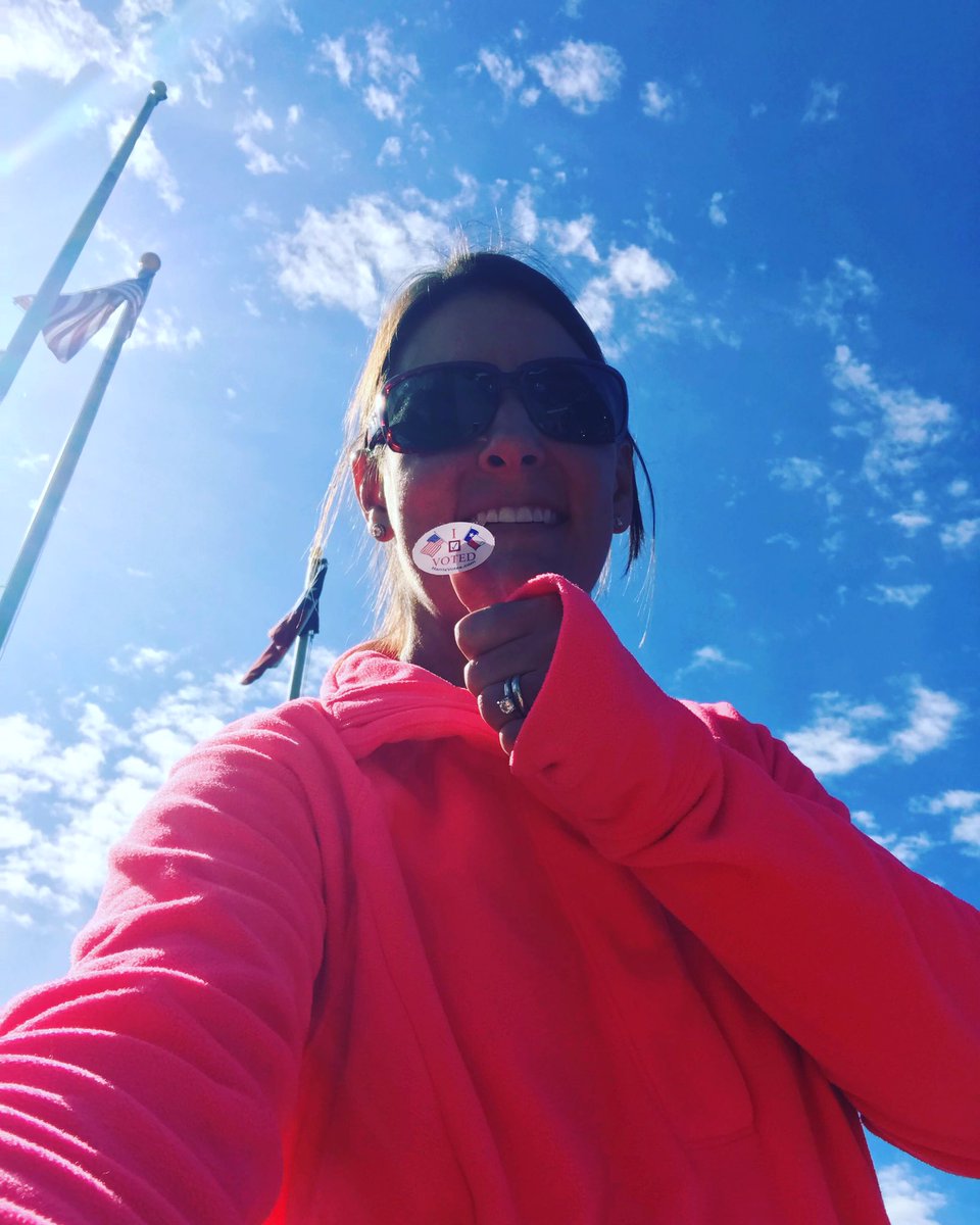 deoster00's tweet photo. It’s a beautiful day to stand in line and vote! 🇺🇸✔️☀️ #vote https://t.co/RpWYPTVZlo