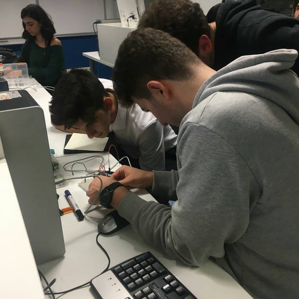 RAS ekibimizin düzenlediği arduinoya giriş eğitimini kulübümüzün yeni üyeleriyle gerçekleştirdik. <a href="/kadirhasieee/">KHAS IEEE</a> <a href="/khasedutr/">Kadir Has Üniversitesi</a>