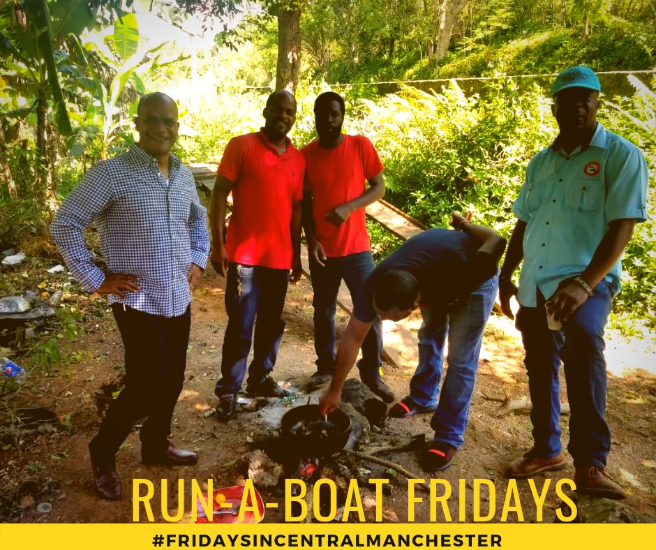 PeterBuntingja's tweet photo. Run-a-boat. Checked in with the #PercyStreet crew on my usual run-about #fridaysinCentralManchester https://t.co/p78PAxYHeV