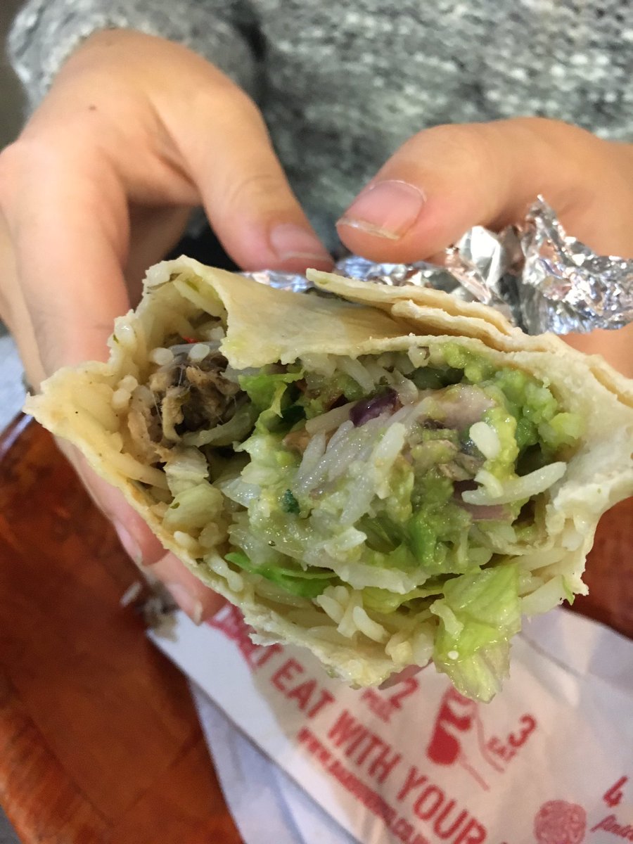 ChaySmith109's tweet photo. @barburtweeto dreams vs reality 😡🙈 #EmptyBurrito #Burrito #NachoSureIllBeBack https://t.co/E73PlKhgVx