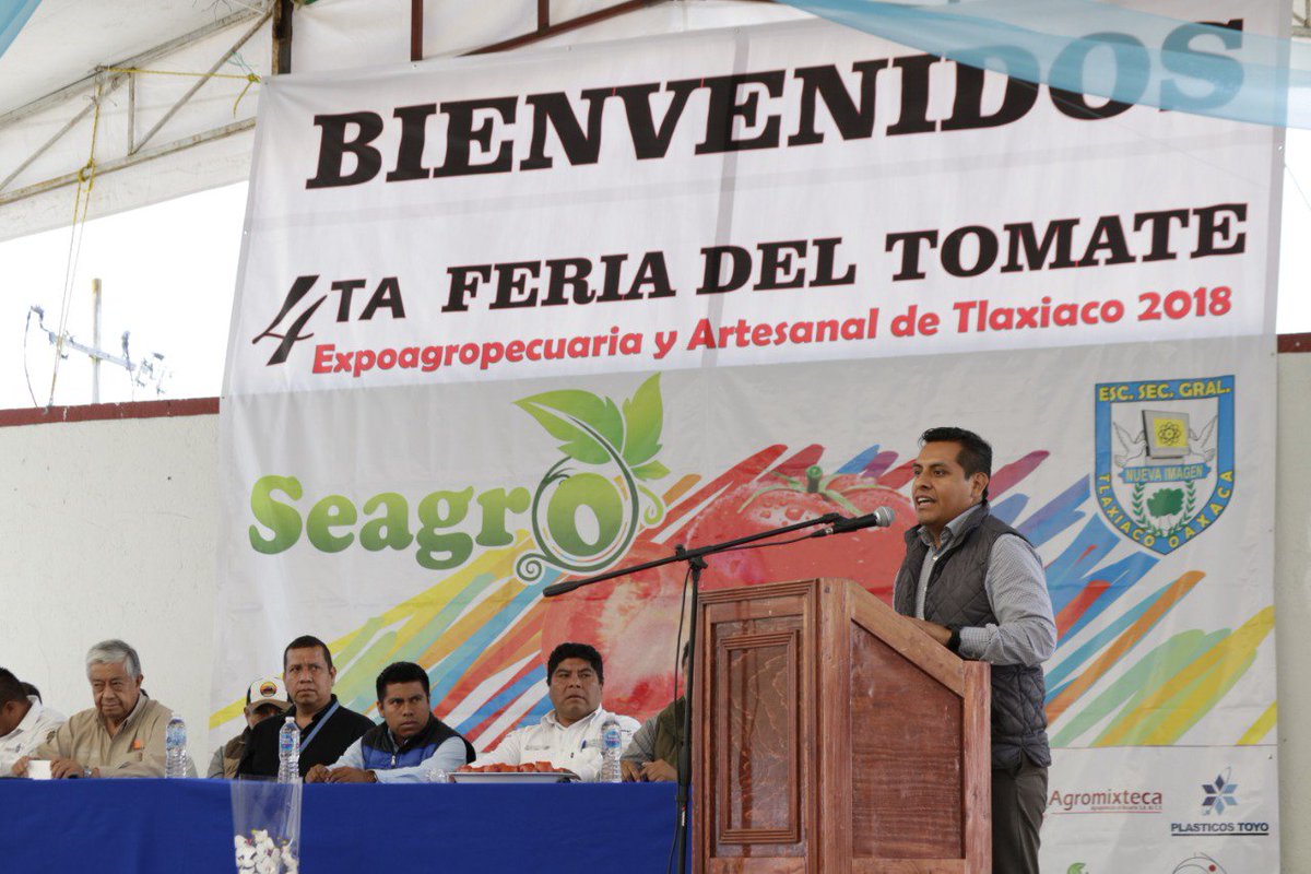 RigobertoGomez_'s tweet photo. En rep de @AdolfoToledo_ delegado de @SAGARPA_Oax asistí a la 4ª Feria del tomate que se desarrolla en #Tlaxiaco en el marco del @PESA_Oax organizado por productores y la ADR #SEAGRO @Sedapa_GobOax @PoloSaVaz @FAOMexico @PESAMEXICO @julio_rosette @FloresHabacuc @Evaristo0034 https://t.co/5ulq07VeN5