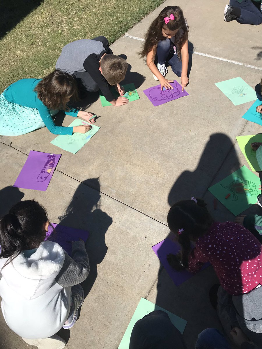 MsMORleyART's tweet photo. Pretty weather calls for a pastel party outside!!!#strongbobcats @StrongBobcats #pisdcreatesart https://t.co/SyHCddQuFd