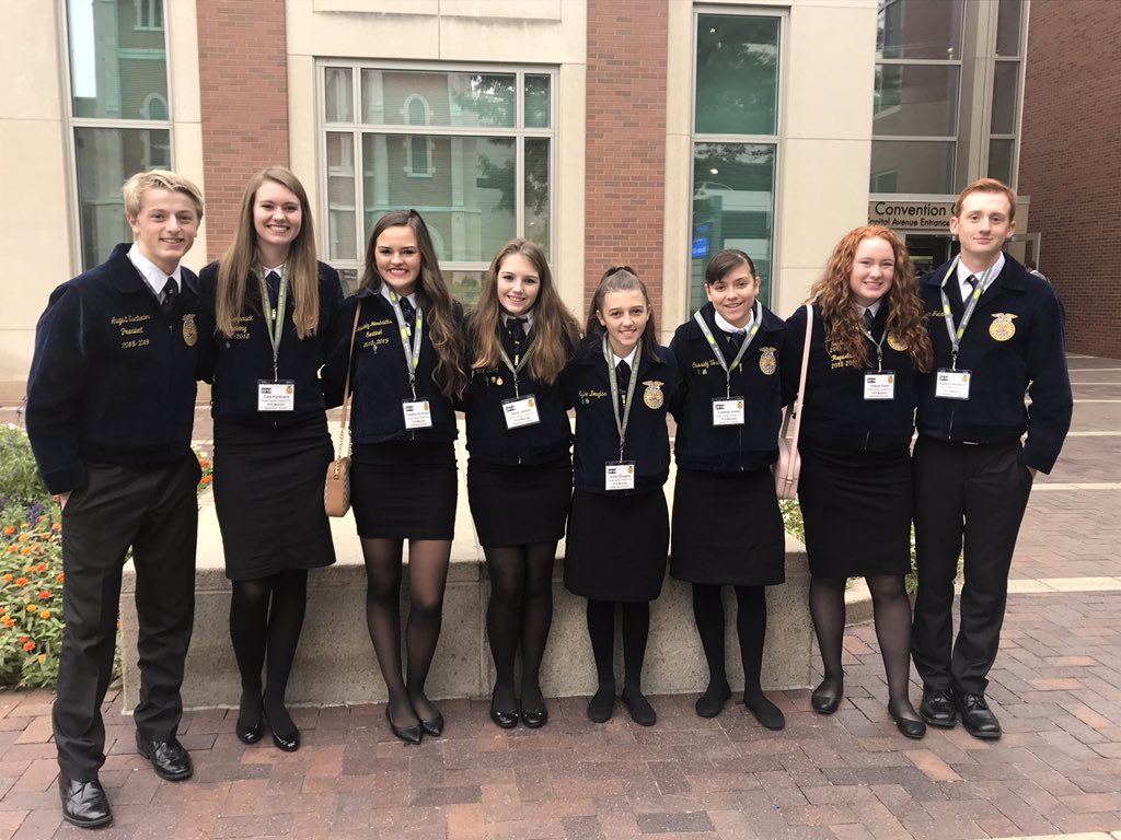 BGHSFFA's tweet photo. What a great trip to Indy with these awesome members! Ready to be home to cheer on our @bgbobcatsfb team to a victory tonight! #JustOneFFA #wewinwerein https://t.co/AAewgWcrmu