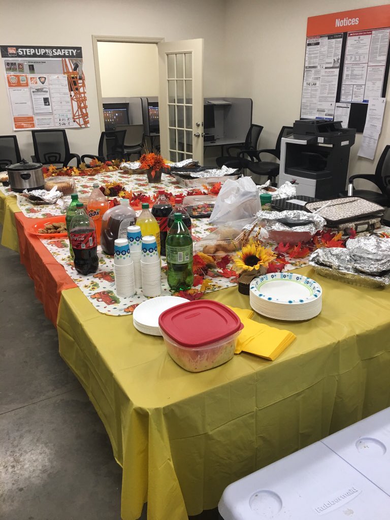 kiaLaneHD's tweet photo. CAM and Friends continues at #1755, the associates are keeping it going!! Enjoy guys and I hope you like the cupcakes I sent!! #PotluckFriday #cam2018 #CamAndFriends2018 @RussellKMann @KMTovey @jhiltonthd https://t.co/Frv8wf2nme