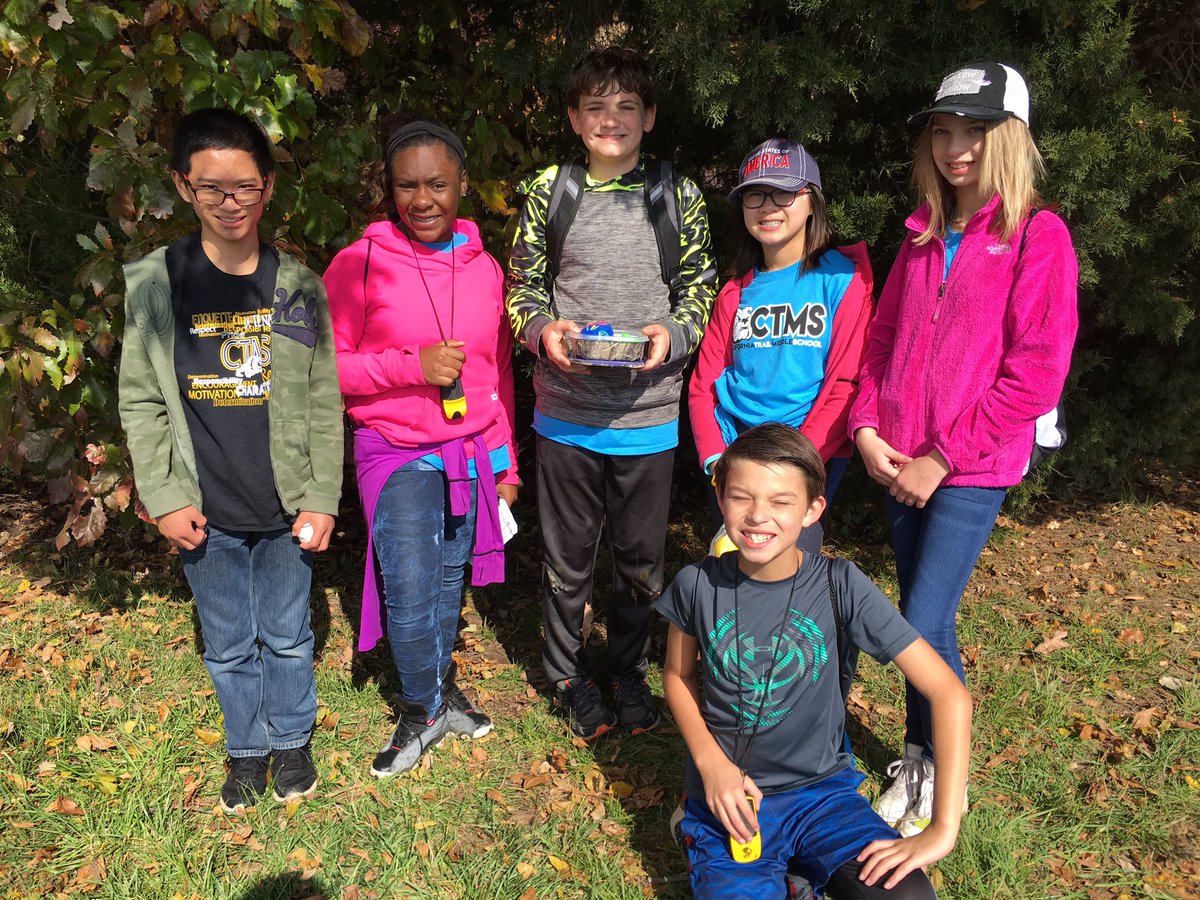 _PattySchroeder's tweet photo. 🍂🌾A great day for a field trip at Kill Creek Park! 🍃🍁 #geocaching #teambuilding @CTMSBulldog https://t.co/H2nJVVfuLZ