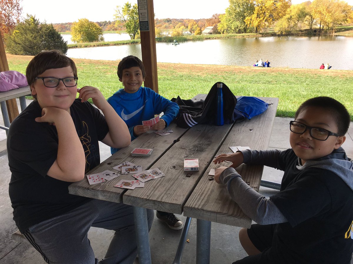 _PattySchroeder's tweet photo. 🍂🌾A great day for a field trip at Kill Creek Park! 🍃🍁 #geocaching #teambuilding @CTMSBulldog https://t.co/H2nJVVfuLZ