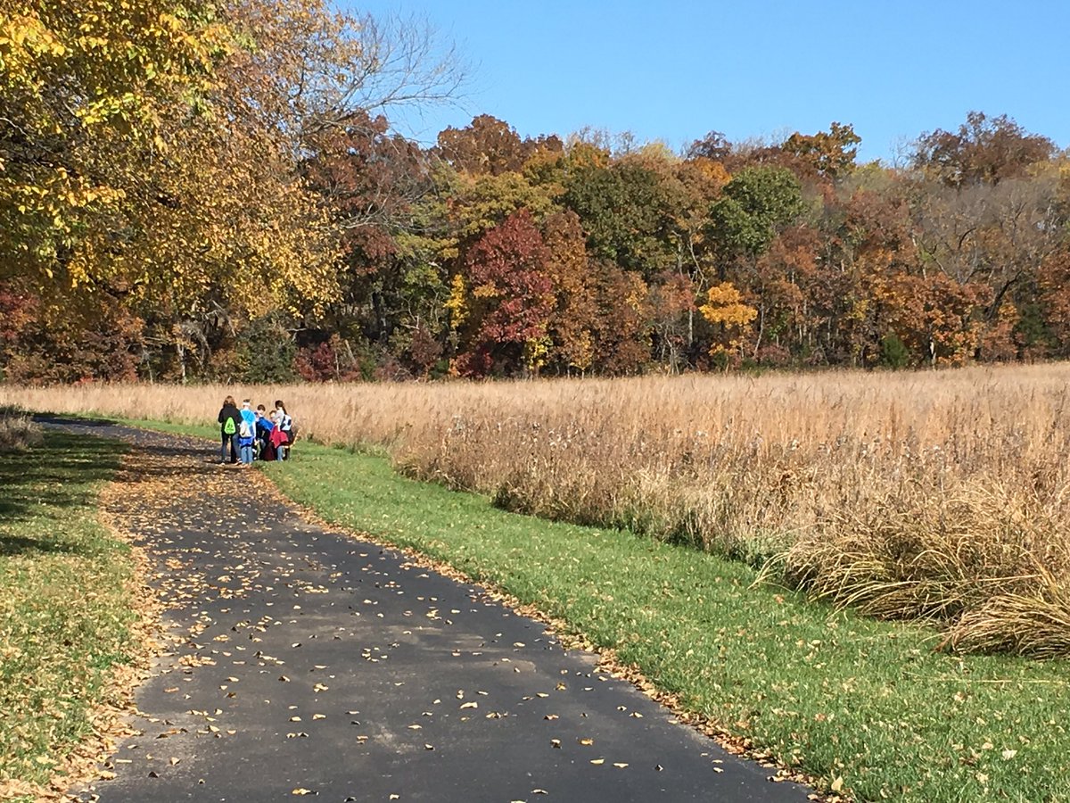 _PattySchroeder's tweet photo. 🍂🌾A great day for a field trip at Kill Creek Park! 🍃🍁 #geocaching #teambuilding @CTMSBulldog https://t.co/S9VCDwcYHr