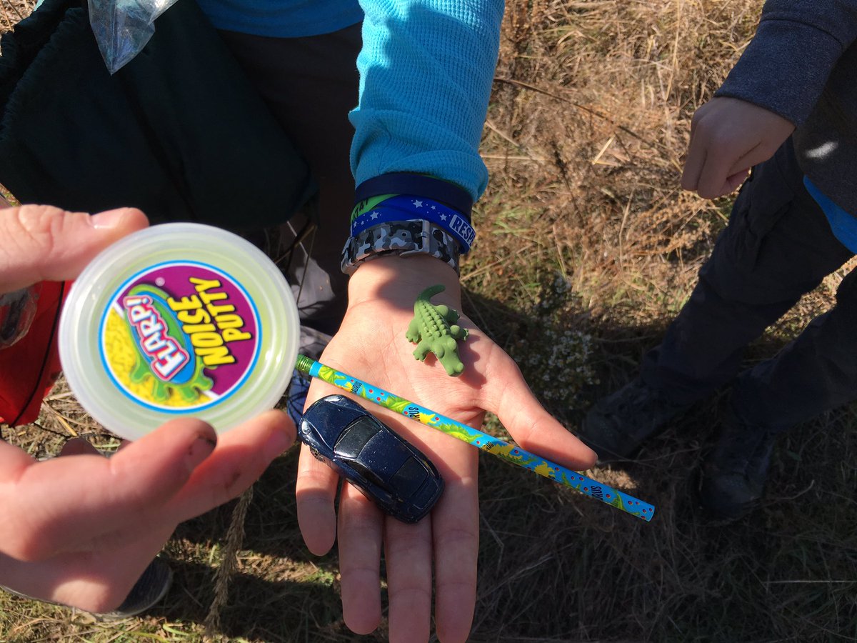 _PattySchroeder's tweet photo. 🍂🌾A great day for a field trip at Kill Creek Park! 🍃🍁 #geocaching #teambuilding @CTMSBulldog https://t.co/S9VCDwcYHr