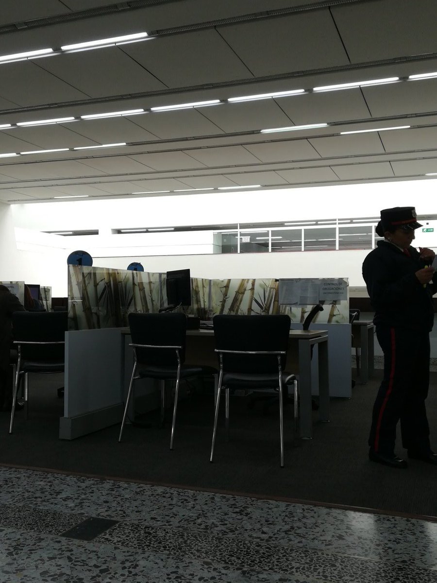 RutadelaMielCol's tweet photo. @DIANColombia atienden hasta las 11:00a.m e inician actividades hasta la 1:30 p.m que lindo país (1:29 p.m) y aún sin nuestro honorable funcionario público https://t.co/uV0dW7gGPK