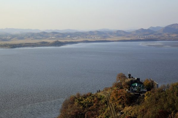 "In the 21st century, #water and environment are at the core of economic and human development." Read more in #EuropesWorld about the potential of water cooperation to bring peace to #conflict zones: frnds.eu/2lcdJom