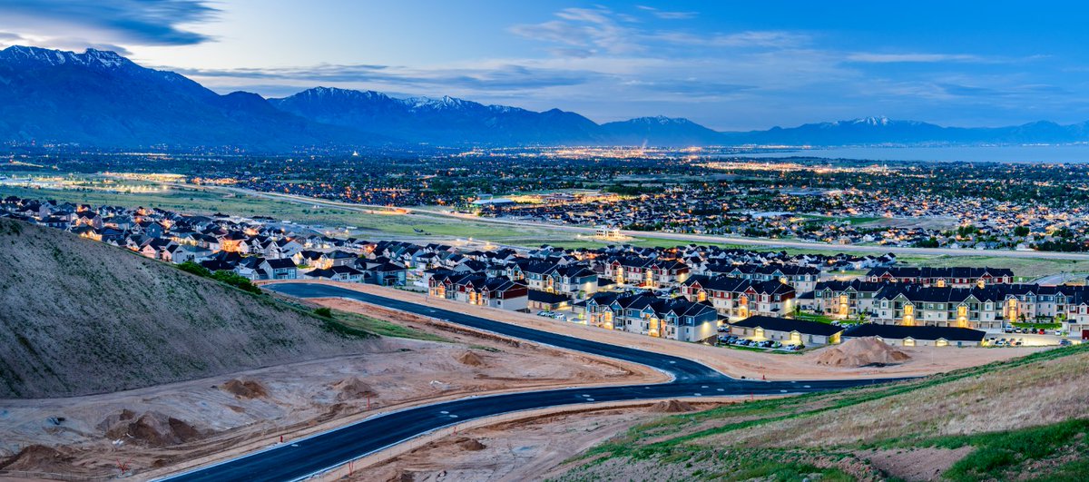 SeasonsForRent's tweet photo. Build YOUR dream home today! Introducing Lakeview Estates, located in the beautiful views of Lehi. 
1. Purchase a lot
2. Select your builder
3. Custom design YOUR dream home
.
.
.
#lehiutah #buildyourhome #home #liveinutah #newhome #newhomes https://t.co/VNlZFyDkfB