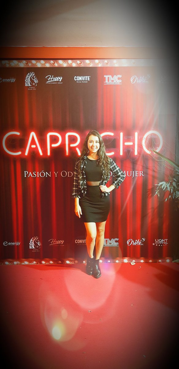 MarianaOrtizact's tweet photo. En la alfombra roja del estreno de #CaprichoMexico #actriz #actress #alfombraroja #CDMX #granteatromoliere #actrizmexicana #FelizViernes #siguemeytesigo #Followback #creandoimperios #Teatro #actrizlife https://t.co/N7la34suY2