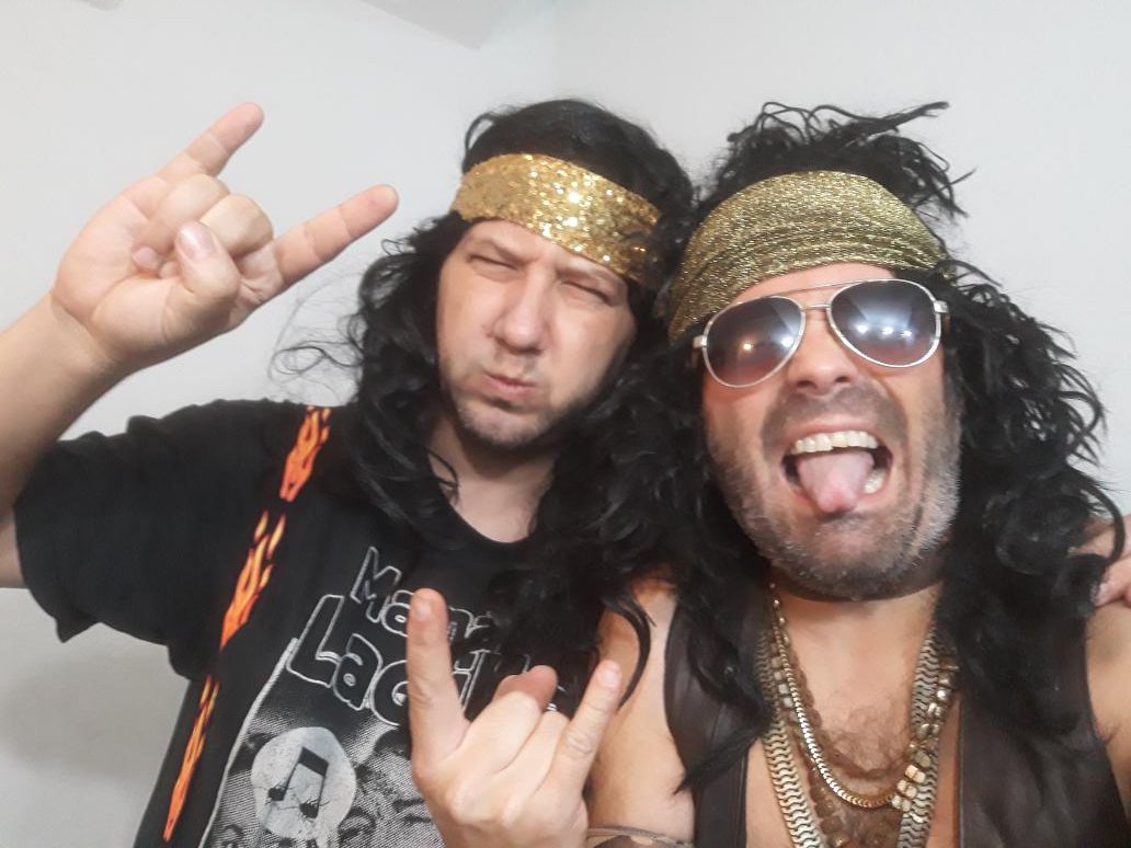 DemonioDave's tweet photo. con el primo de Luigi Casiotone ready for Madrid @GigatronOficial en la sala @coolstage!!! https://t.co/QMwsusbpGp