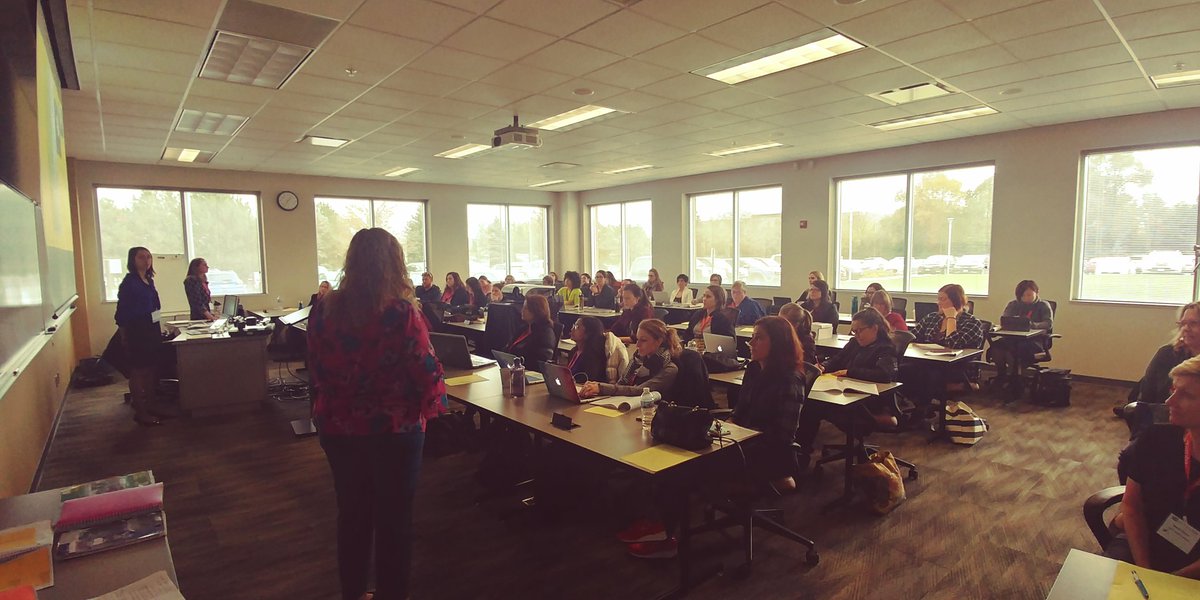 GBNLanguage's tweet image. Standing room only @ICTFL #ictfl18  with @mjpetrinipoli @ProfeRathunde @MmeVogg on #InteractiveNotebooks @lterrillindy @ICTFL @actfl @glenbrooknorth @senoraCMT @globalbilitseal @AATFrench @AATSPglobal
