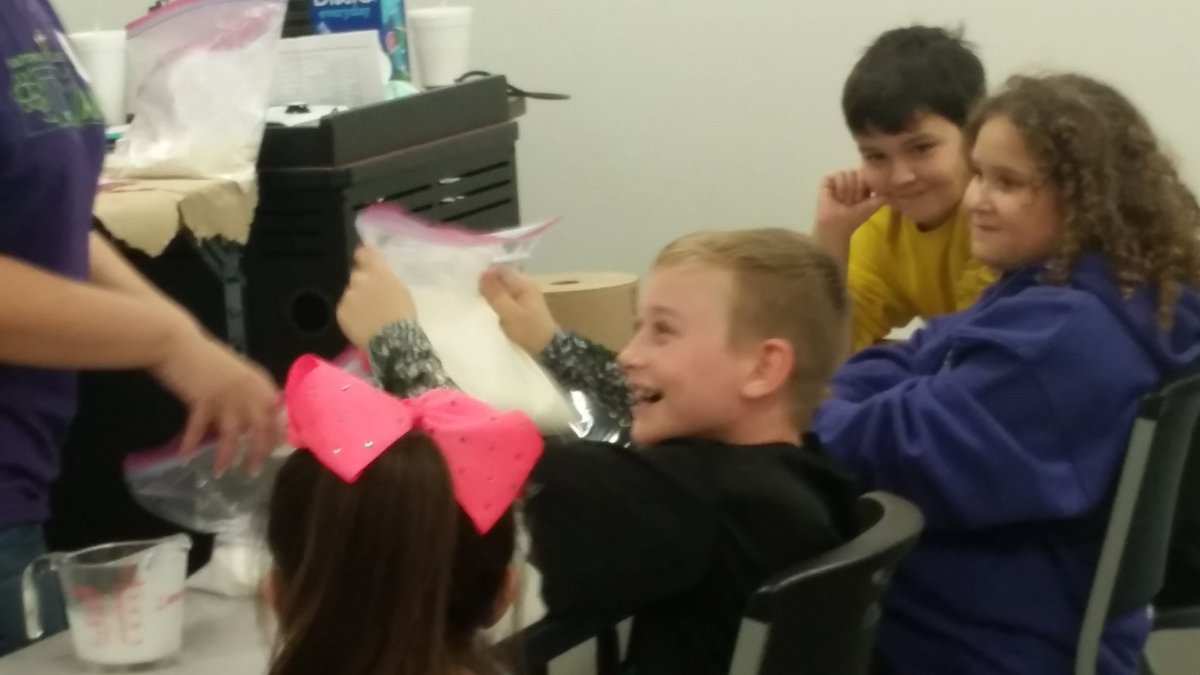 MsHadleyWISD's tweet photo. Only at STEMania will you think about atoms when making icecream! #Curtiskids #curtises https://t.co/8595WHRn6U