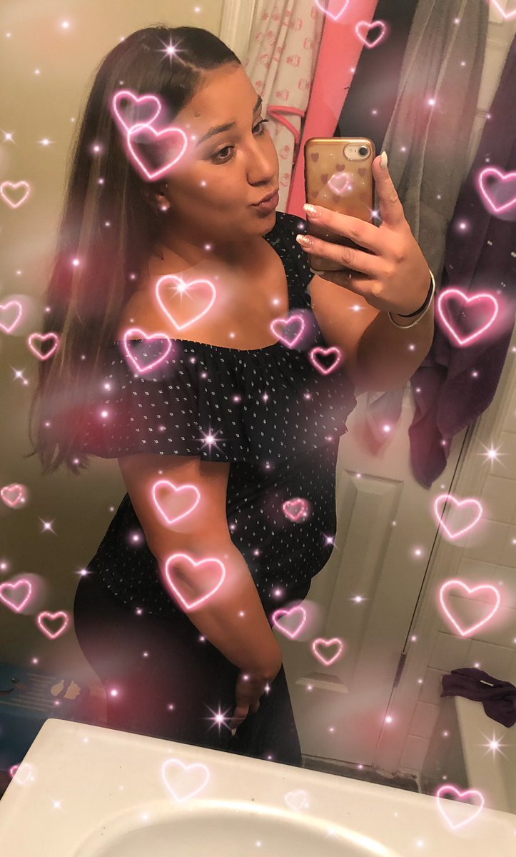 GullattKrista's tweet photo. Forgot to post but I’m officially 26 🤪 #Libra4life 😘 https://t.co/YUErMSQ4ZE