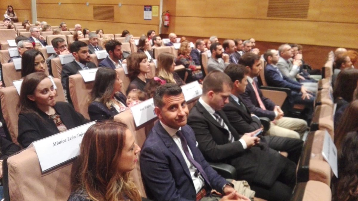 UIEuniversidad's tweet photo. Hoy en nuestro campus de A Coruña, ceremonia de entrega de títulos de los programas de posgrado de IESIDE desarrollados en el curso 2017-18 en Coruña, de nuevo con la presencia de Pedro Otero, director gerente de Afundación, y Gabriel González Eiroa, director comercial de ABANCA https://t.co/1hN1HvhfEd