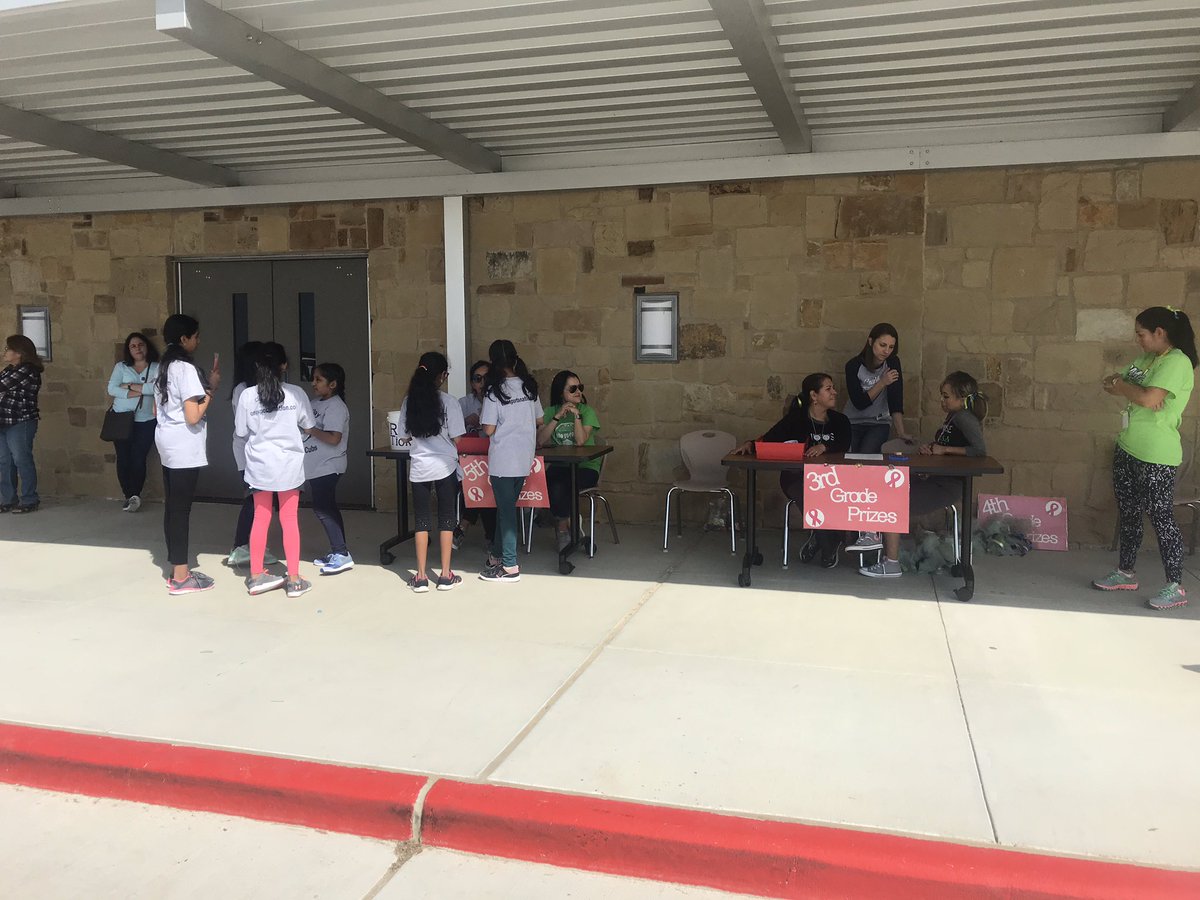 apower8583's tweet photo. Prizes, prizes and more prizes #ACEfieldDAY18 #ACEcubs https://t.co/bpAExv4MkZ