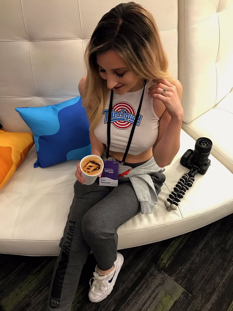 HollytWolf's tweet photo. Lattes in the @twitch partner lounge π streaming starts with coffee so this is much needed π
π¦π #twitchcon #hollytwolf https://t.co/Ha7P8K3M7s