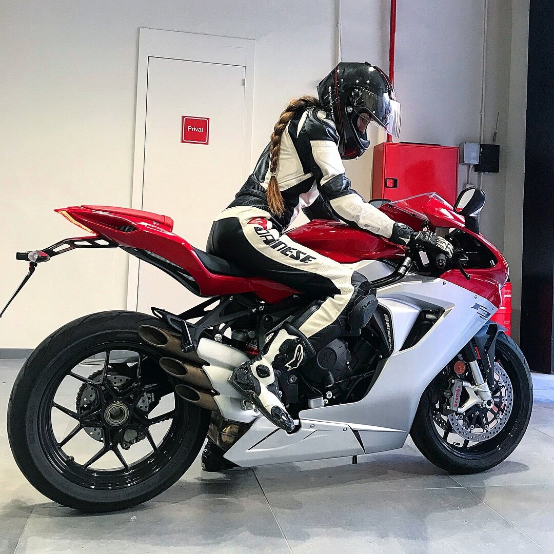 mvagustistagram's tweet photo. She is very ready for the weekend, are you too?! "#F3Friday" 
#MVAgusta #F3 #TrePistoni #RossoMVAgusta
#fastbike #bikeswithoutlimits #dreambike #italiandream #RideMVAgusta https://t.co/FmaAs9AI36